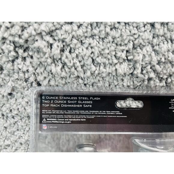 NFL Stainless Steel Flask and 2 Pack 2oz Shot Glasses Set New York Jets New - Picture 3 of 10